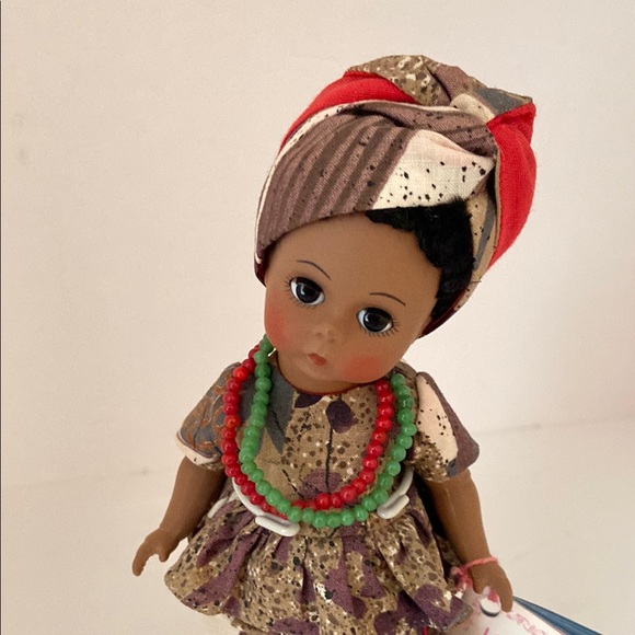 Madame Alexander “Africa” 1988 8” Collectible Doll - Picture 3 of 8